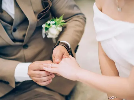 Top 5 Things to Wear at Your Beach Wedding