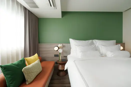Akyra Bangkok Boutique Urban Hotel Accommodation King Bed DSC09421