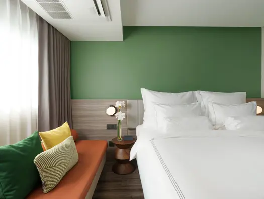 Akyra Bangkok Boutique Urban Hotel Accommodation King Bed DSC09421