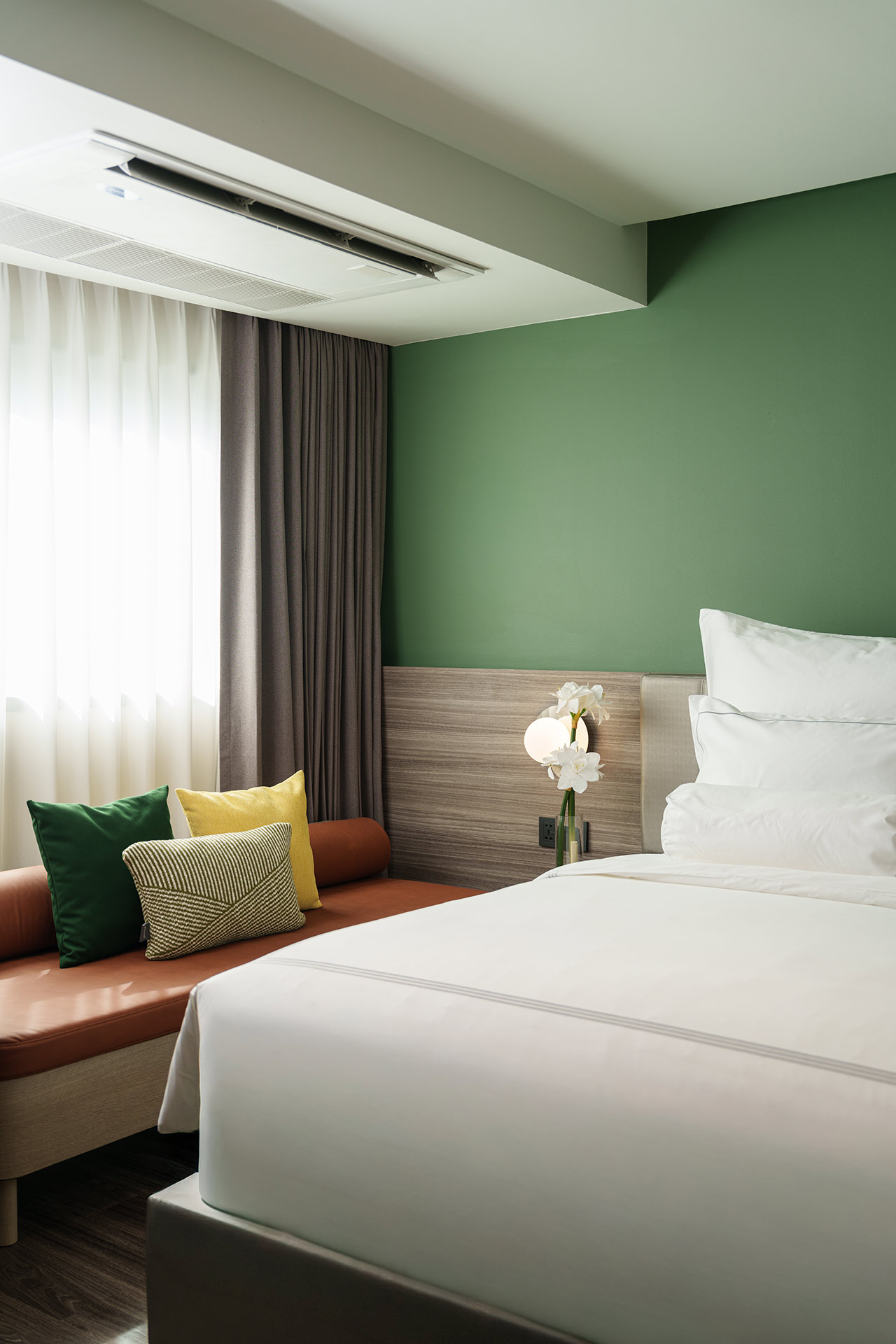 Akyra Bangkok Boutique Urban Hotel Accommodation King Bed DSC09459 Edit