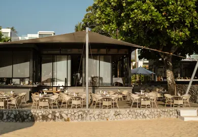 Aleenta Phuket Phang Nga Luxury Resort Thailand The Edge Restaurant Dmalou DMFD7486 Pano