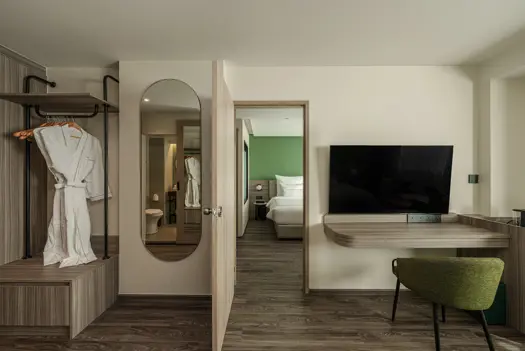 Akyra Bangkok Boutique Urban Hotel Accommodation King Bed DSC09437