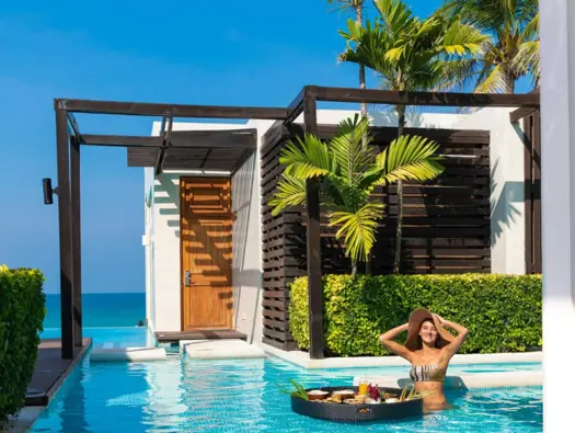 Solo Female Traveller Delights in Thailand