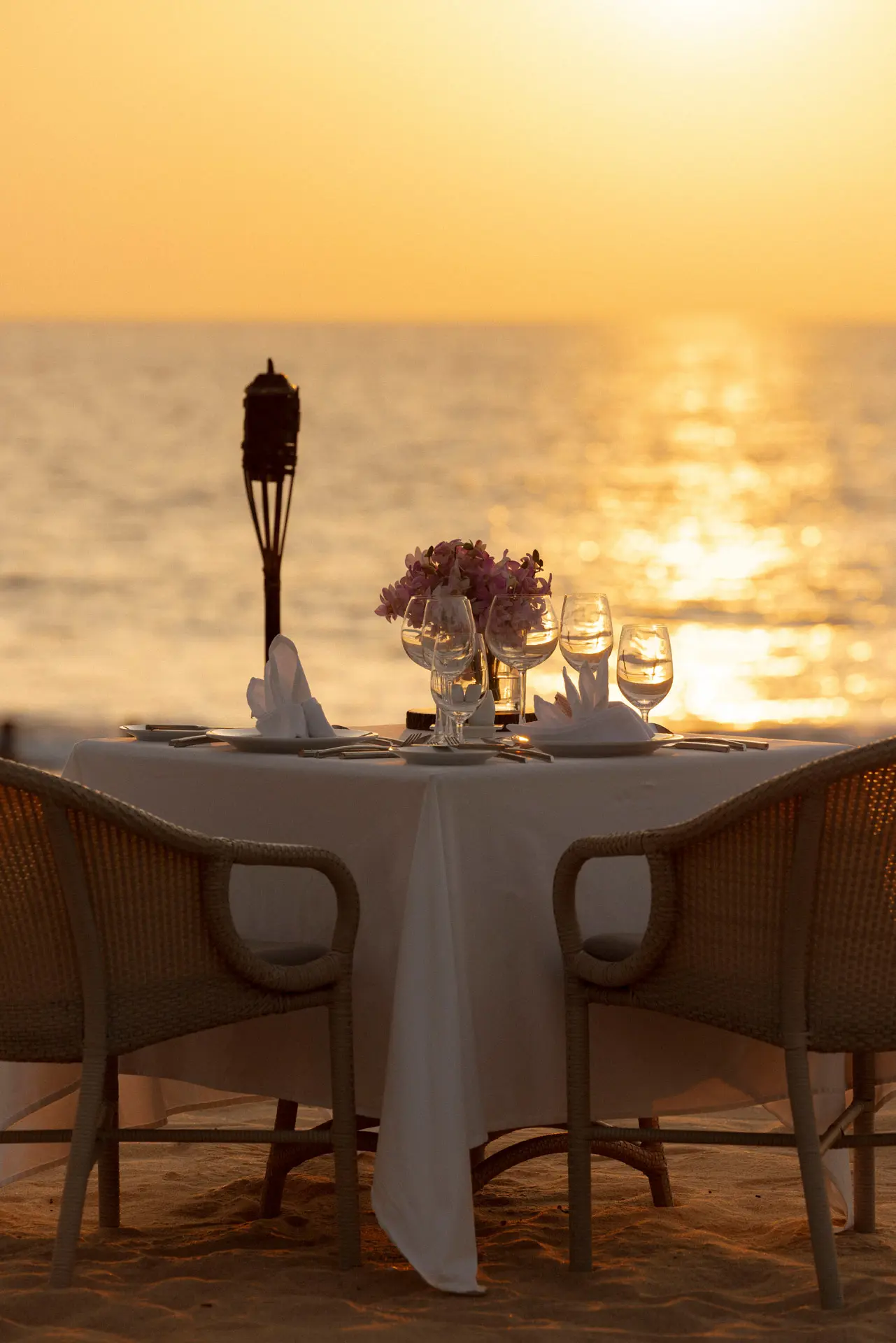 Aleenta Phuket Phang Nga Luxury Resort Thailand Experiences Beach Romantic Dinner Dmalou SL 0H5A7708