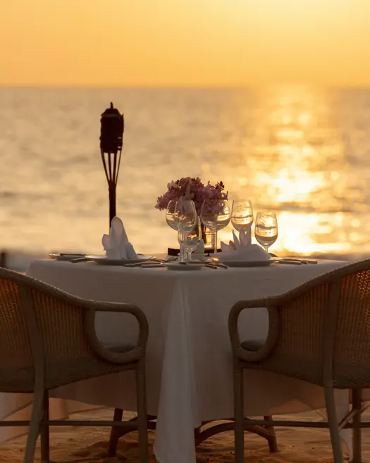 Aleenta Phuket Phang Nga Luxury Resort Thailand Experiences Beach Romantic Dinner Dmalou SL 0H5A7708