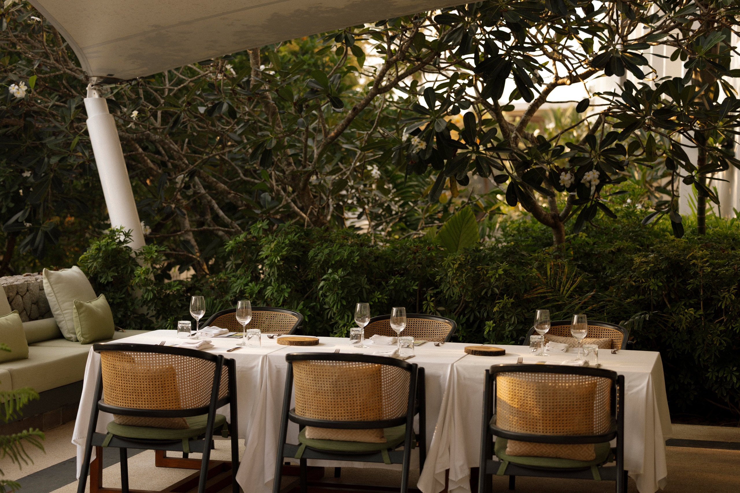 Aleenta Phuket Phang Nga Luxury Resort Thailand The Seasons Restaurant Dmalou SL IMG 9395