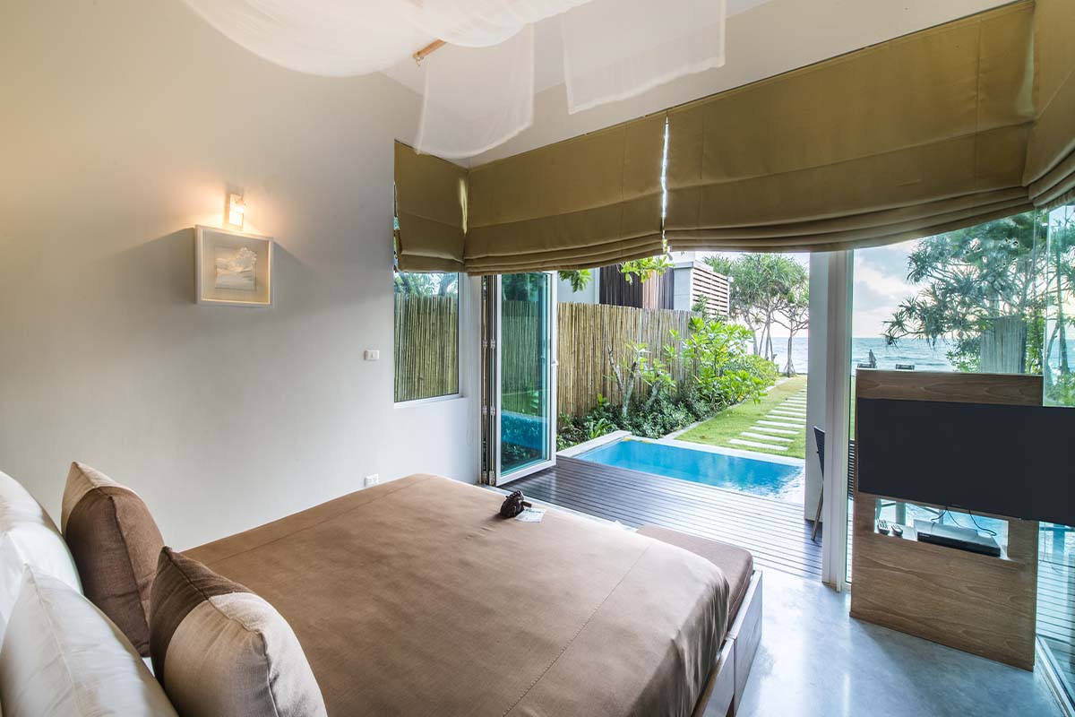Люкс с бассейном - Спальня с выходом на пляж - Aleenta Phuket Resort & Spa