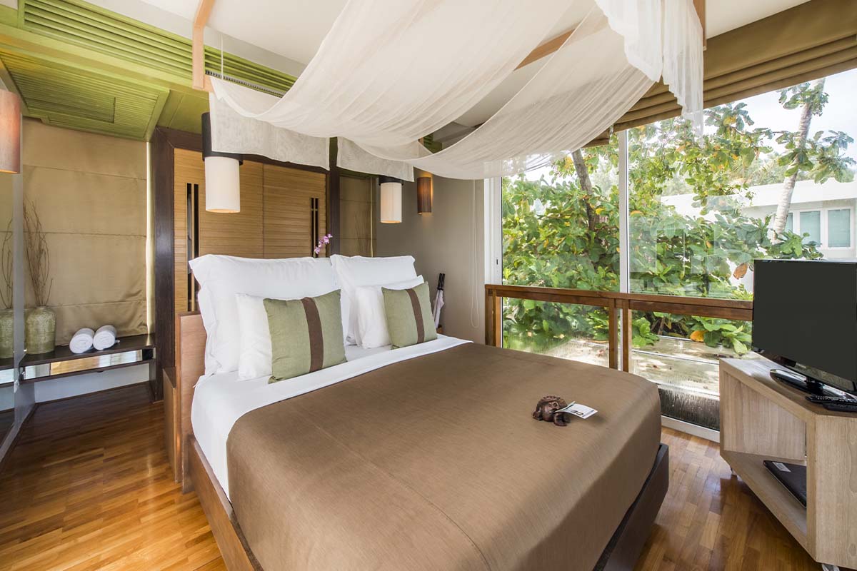 3-Bett-Strandvilla mit Doppelbett, eigenem Bad und Fernseher – Aleenta Phuket Resort & Spa