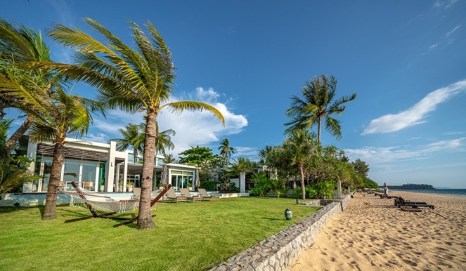 3-Bedroom Beachfront Pool Villa (2)