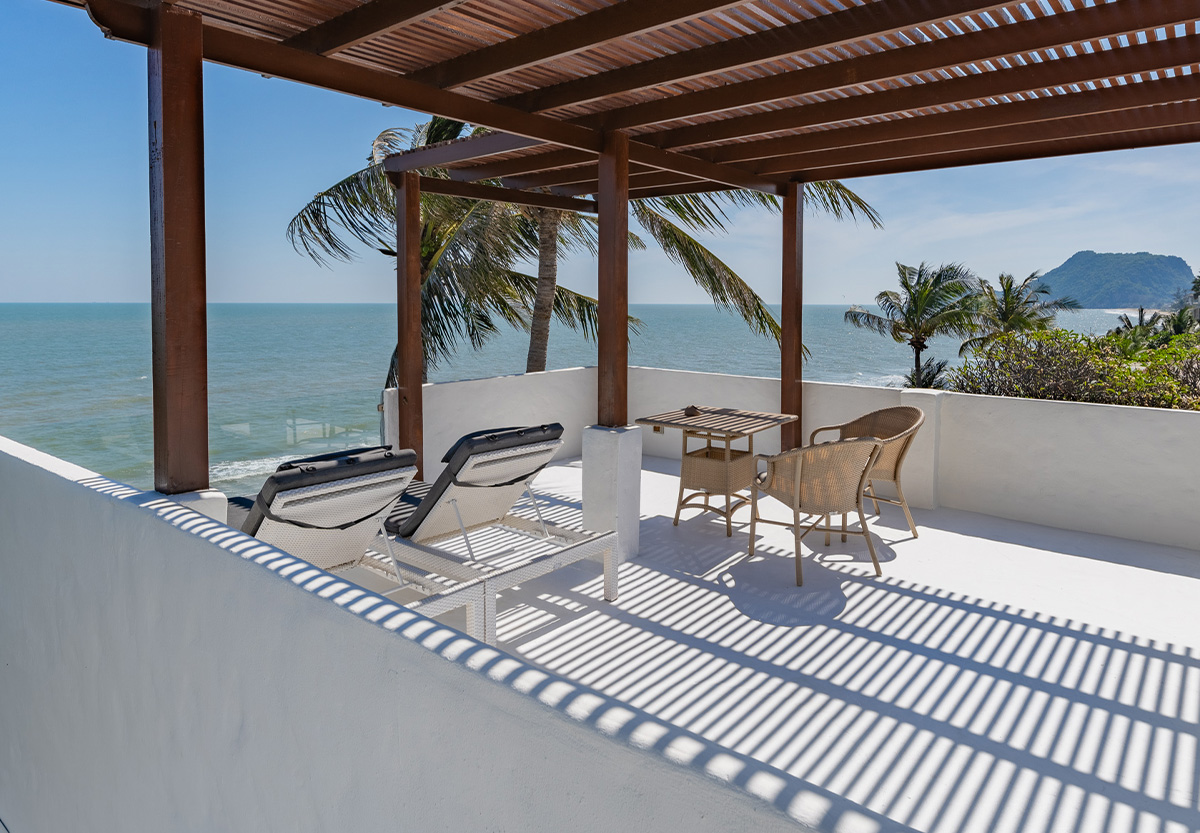 Beach Front Rooftop Suite