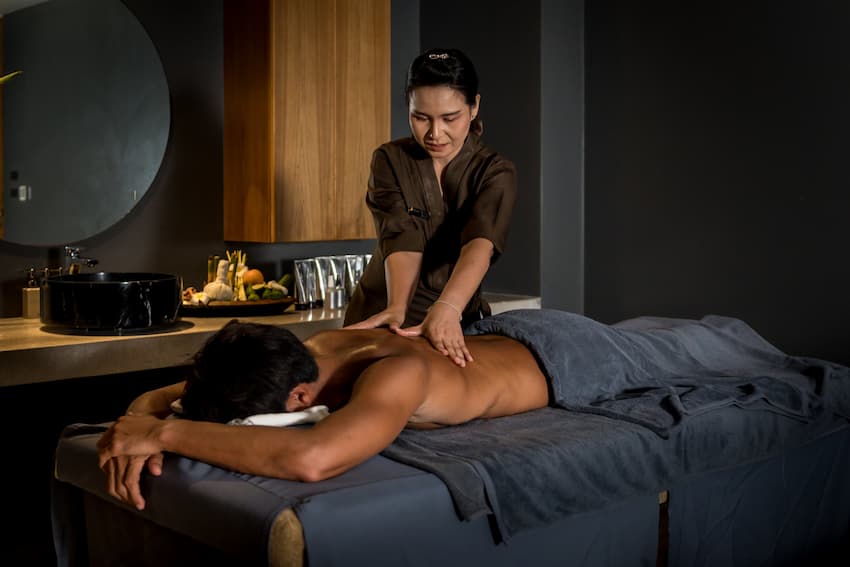 Massage thérapeutique curatif sur la plage de Natai - Ayurah Spa & Wellness Center - Aleenta Phuket Resort & Spa