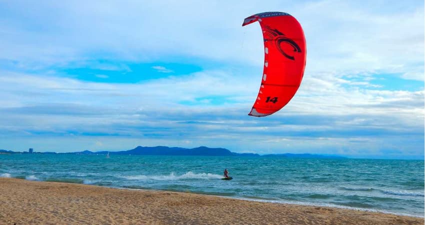 Kitesurfing in Pranburi - Aleenta Hua Hin Resort & Spa