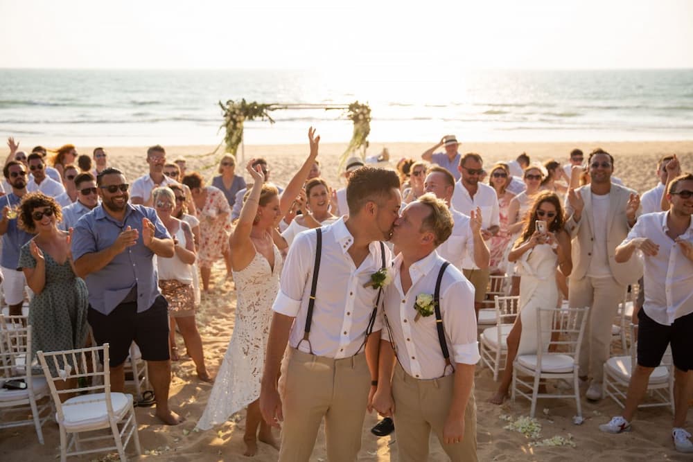 ЛГБТ-свадьба на пляже на Пхукете, Пханг Нга - Aleenta Phuket Resort & Spa