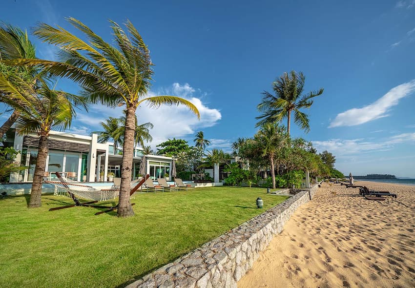 Natai Beach Villas pour le luxe pieds nus sur la plage - Aleenta Phuket Resort & Spa