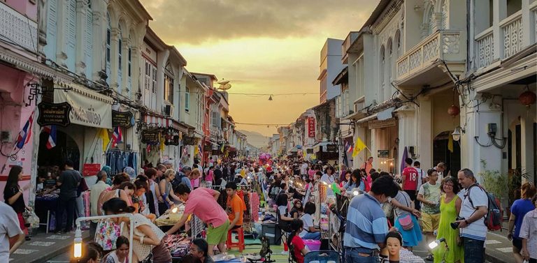 Marché de nuit dans la vieille ville de Phuket