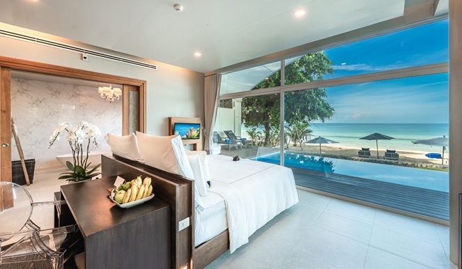Signature Pool Suite