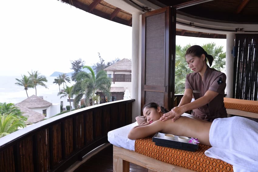 Massage de guérison thaïlandais et thérapie spa à Pranburi - Ayurah Spa & Wellness Center - Aleenta Hua Hin Resort & Spa