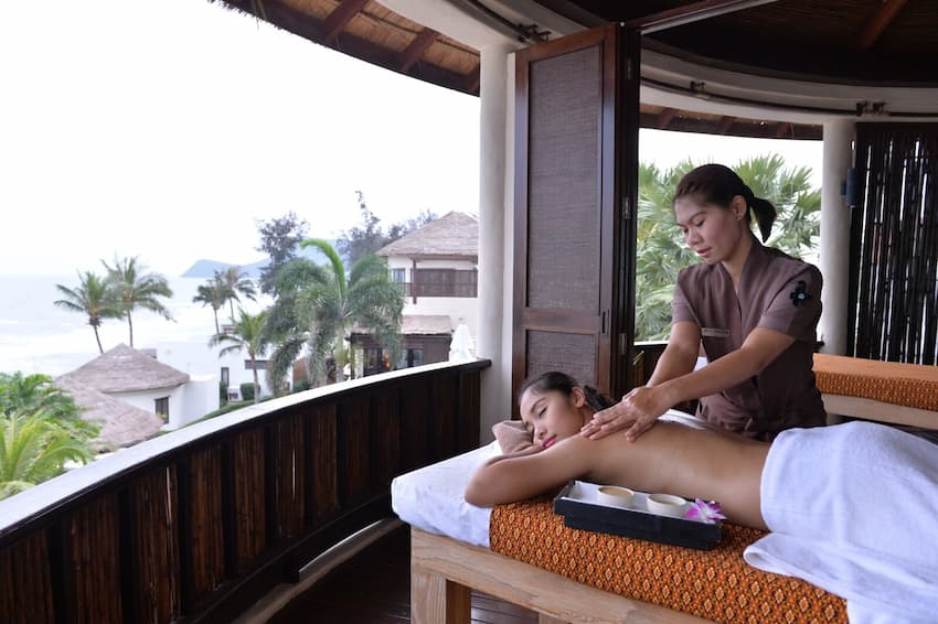 Thailändische Heilmassage und Spa-Therapie in Pranburi – Ayurah Spa & Wellness Center – Aleenta Hua Hin Resort & Spa