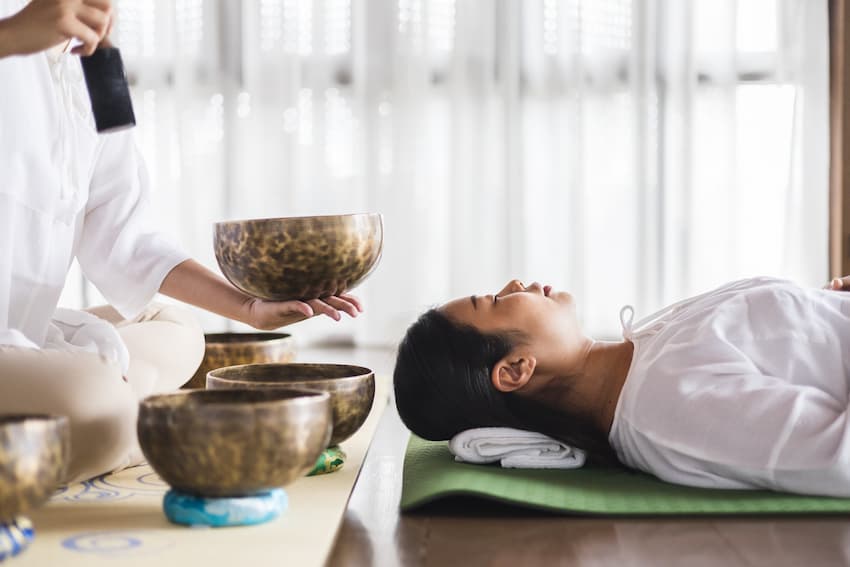 Tibetische Klangtherapie für Harmonie und Heilung Wellness-Retreats - Aleenta Phuket Resort & Spa