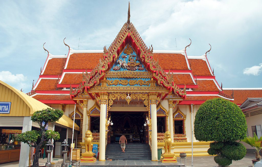 Wat Hua Hin or Wat Ampharam