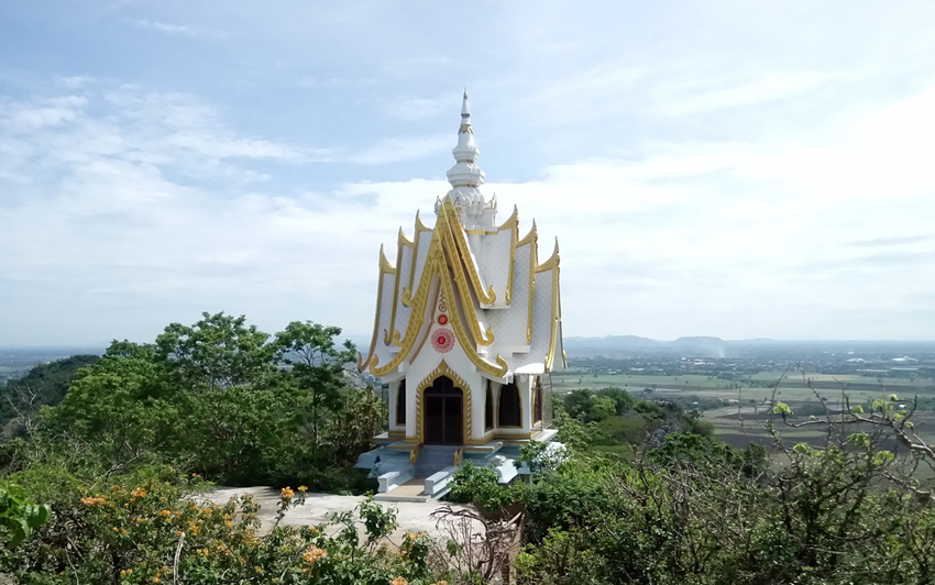 Wat Khao Sanam Chaeng